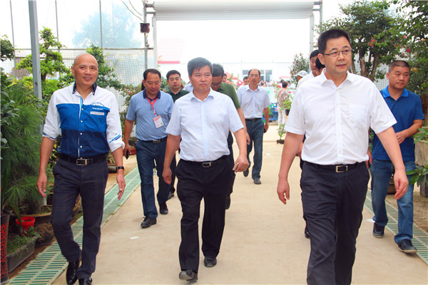 副市長王益參觀花木節