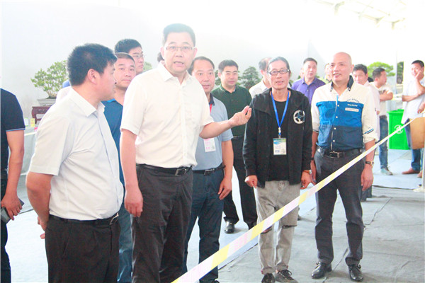 副市長王益參觀花木節